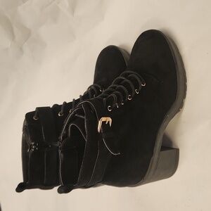 Forever 21 Boots Womens Size 9 Black Faux Suade Chunky Heel Lace Up Buckle